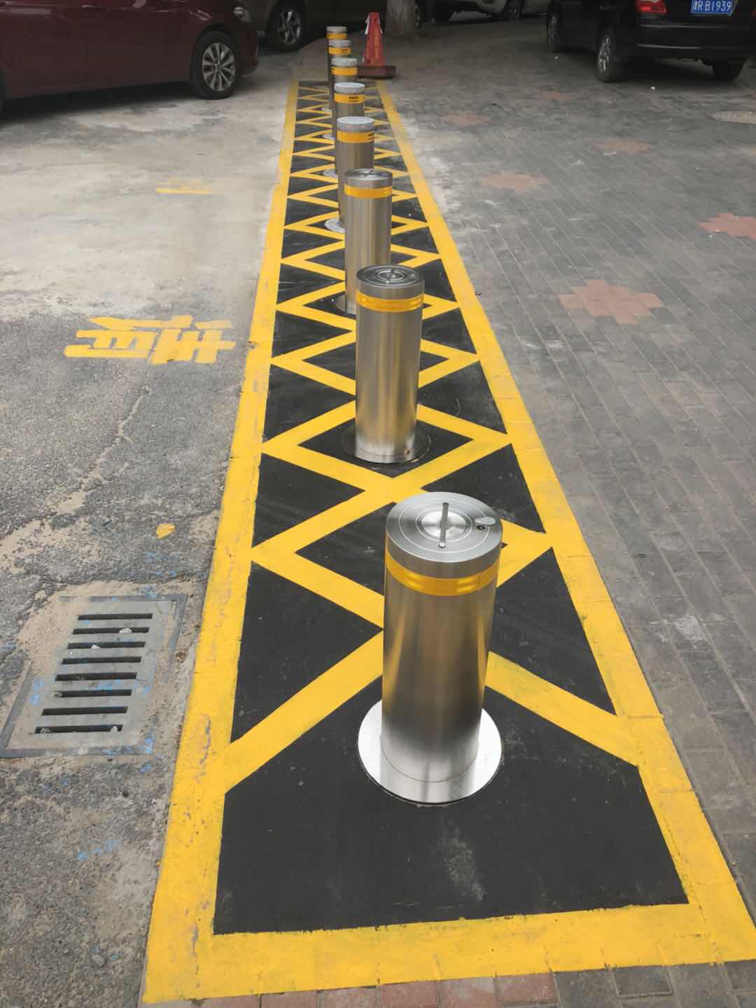 學(xué)校電動(dòng)門(mén)升降柱案例